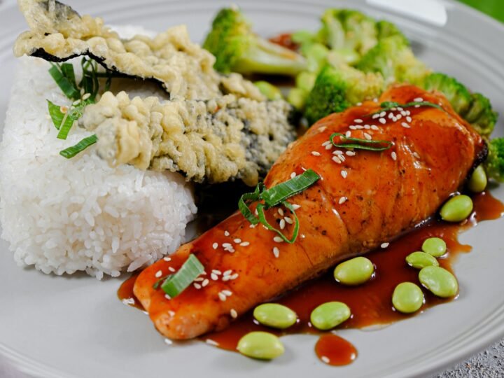 Salmão ao Molho de Maracujá com Arroz de Coco: Receita Tropical para Surpreender o Paladar